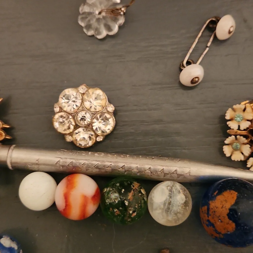 Assorted Vintage Jewelry Collection, Marbles And Buttons - Picture 7 of 8